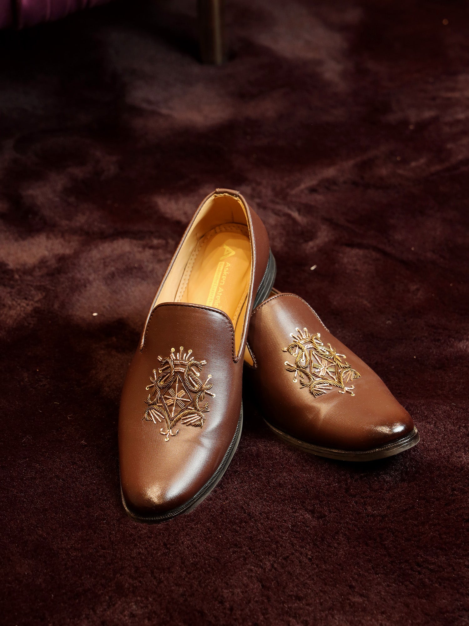 EMBROIDERED BROWN SHOES