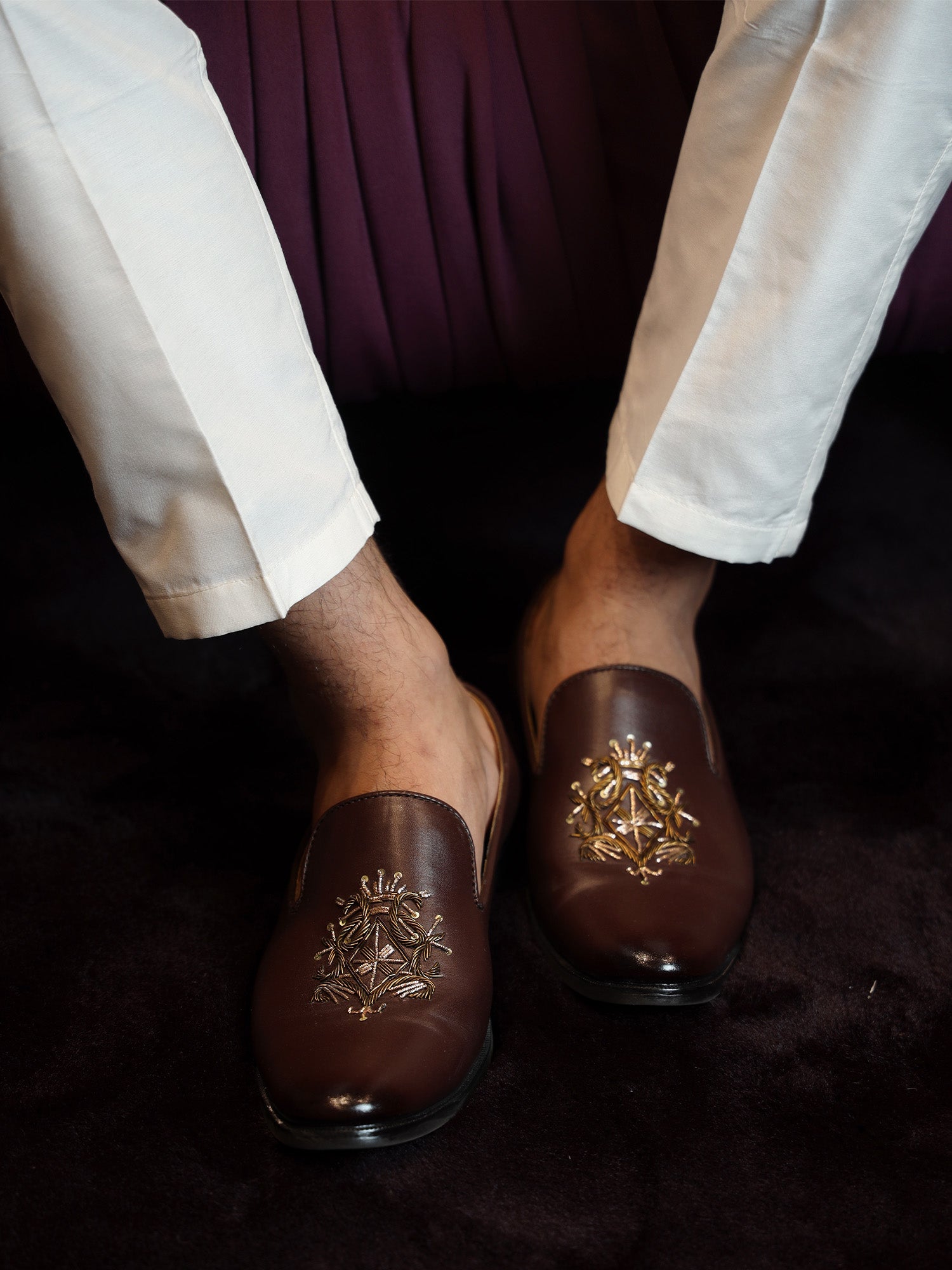 EMBROIDERED BROWN SHOES