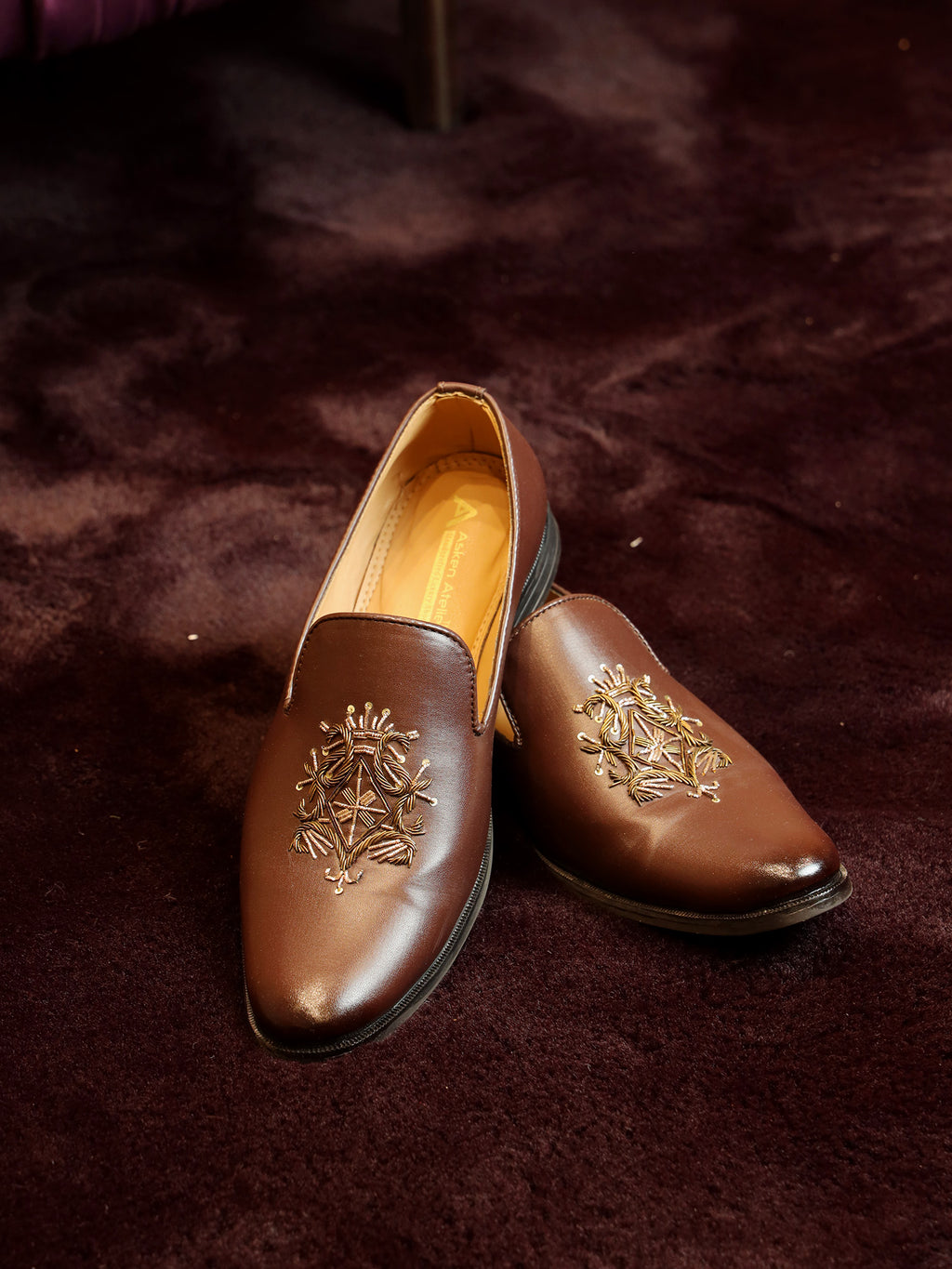 EMBROIDERED BROWN SHOES